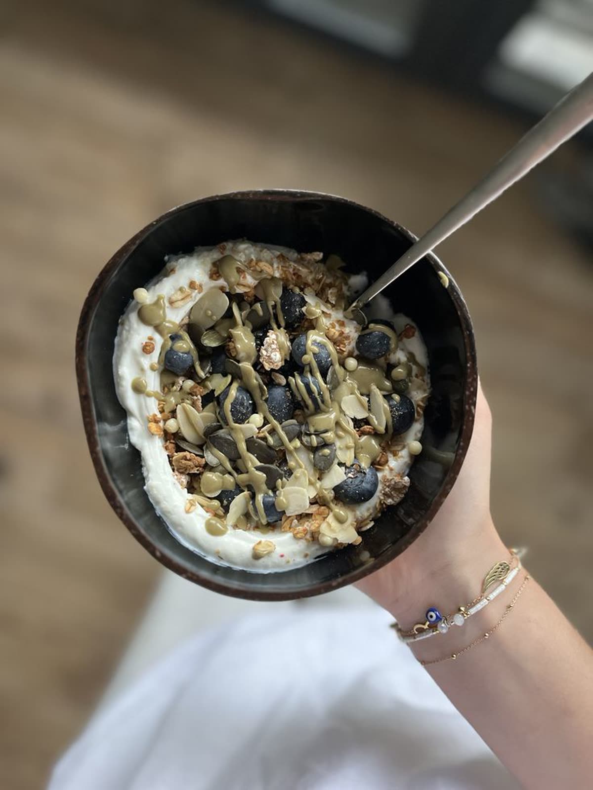Crema Tacho sobre bowl de yogur